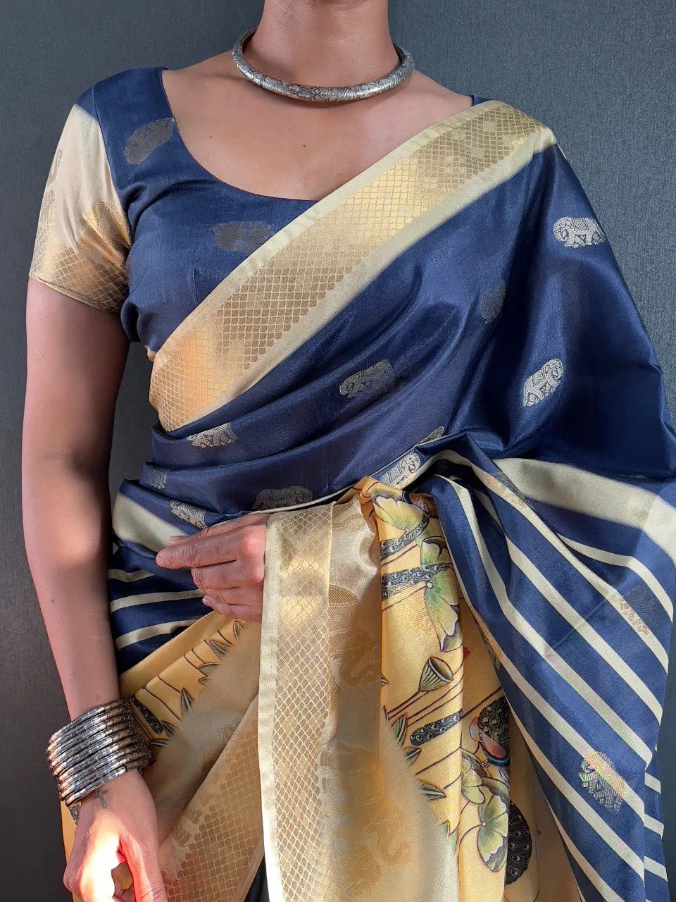 Traditional Handloom Saree with Contrast Pallu