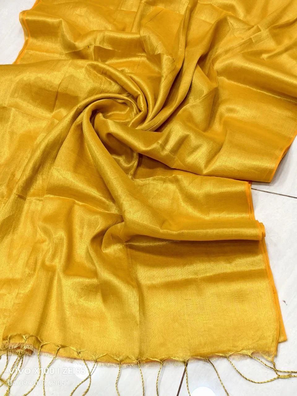 Elegant Dual Tone Shimmer Saree with Soft Silk Finish