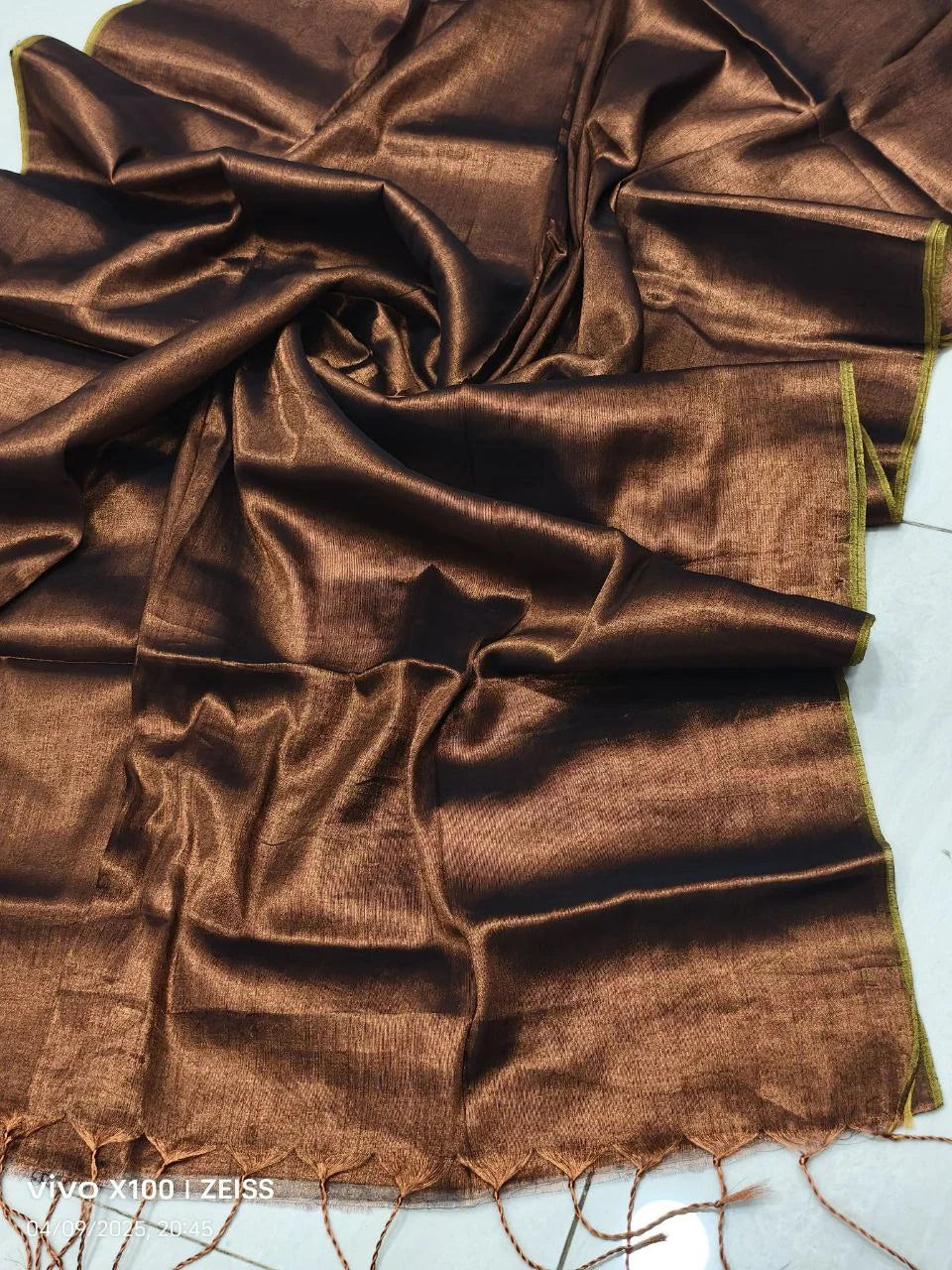 Elegant Dual Tone Shimmer Saree with Soft Silk Finish