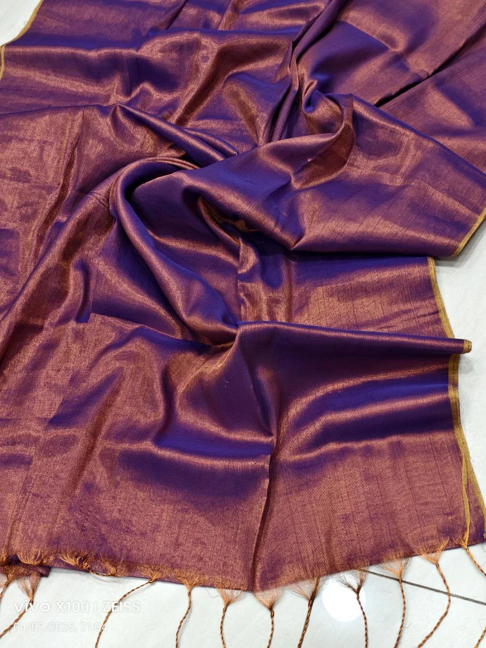 Elegant Dual Tone Shimmer Saree with Soft Silk Finish