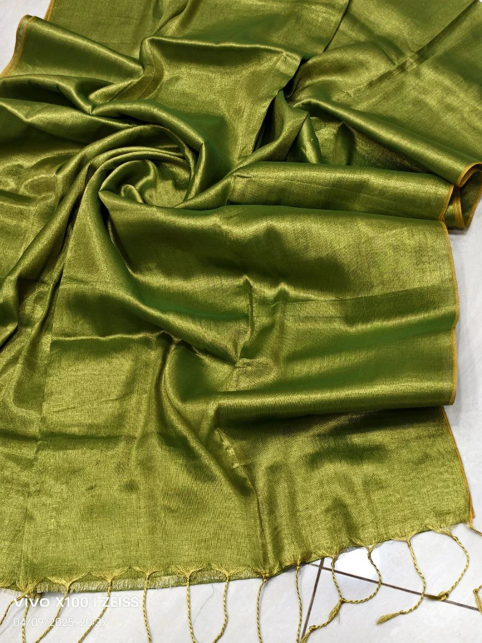 Elegant Dual Tone Shimmer Saree with Soft Silk Finish