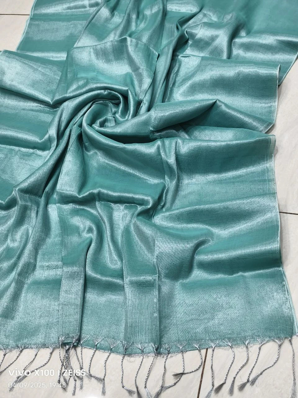 Elegant Dual Tone Shimmer Saree with Soft Silk Finish