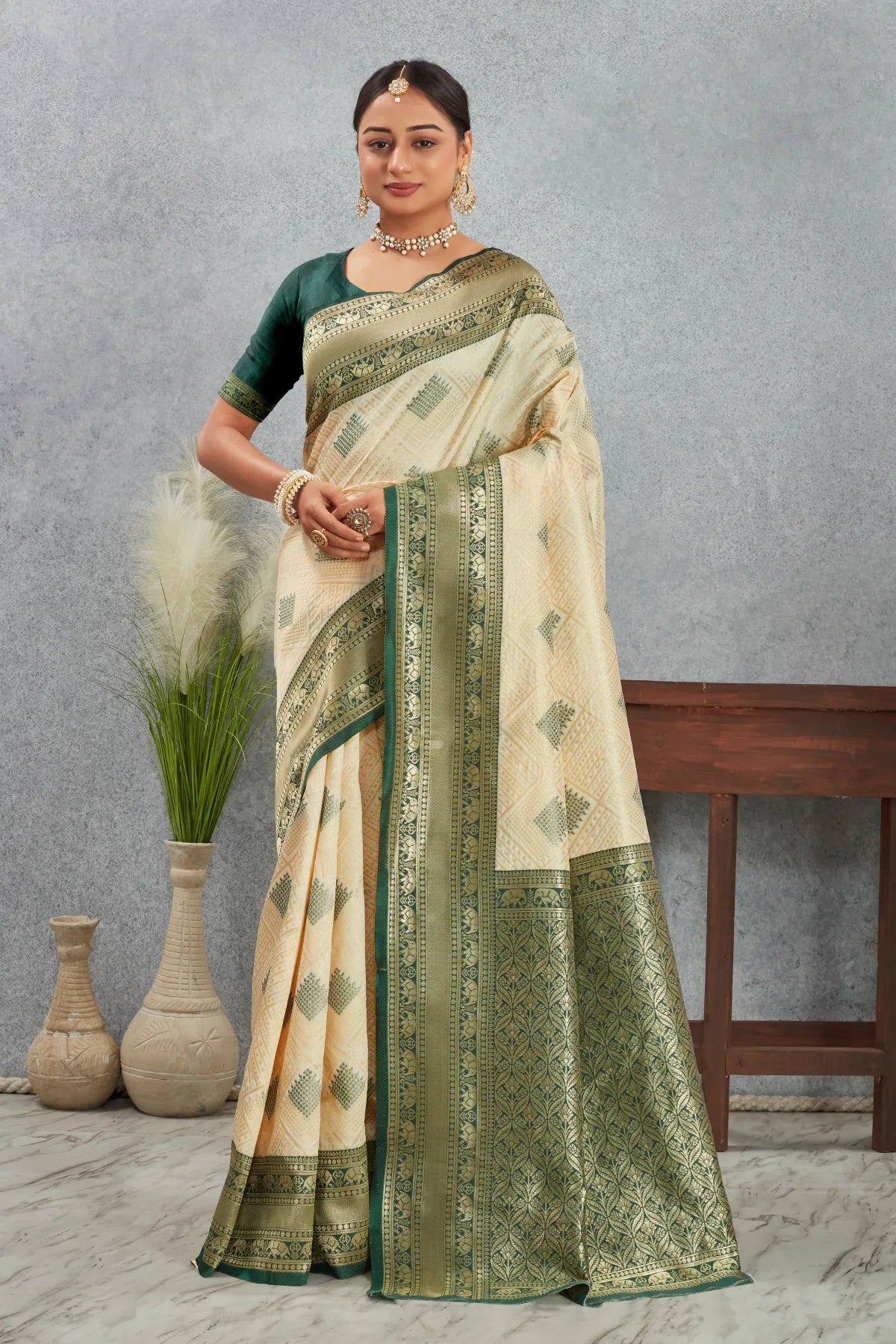 Regal Kanjivaram Silk Saree with Intricate Zari Weave