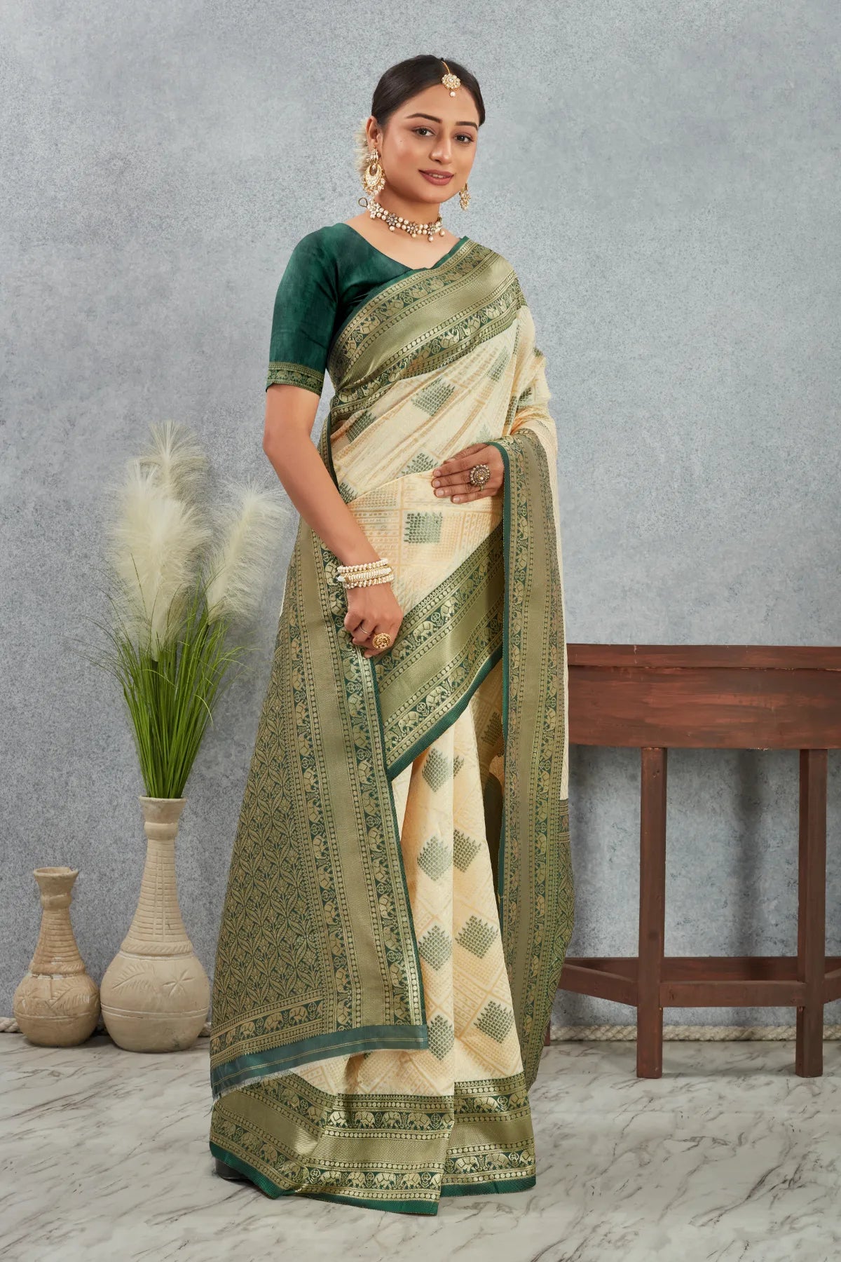 Regal Kanjivaram Silk Saree with Intricate Zari Weave