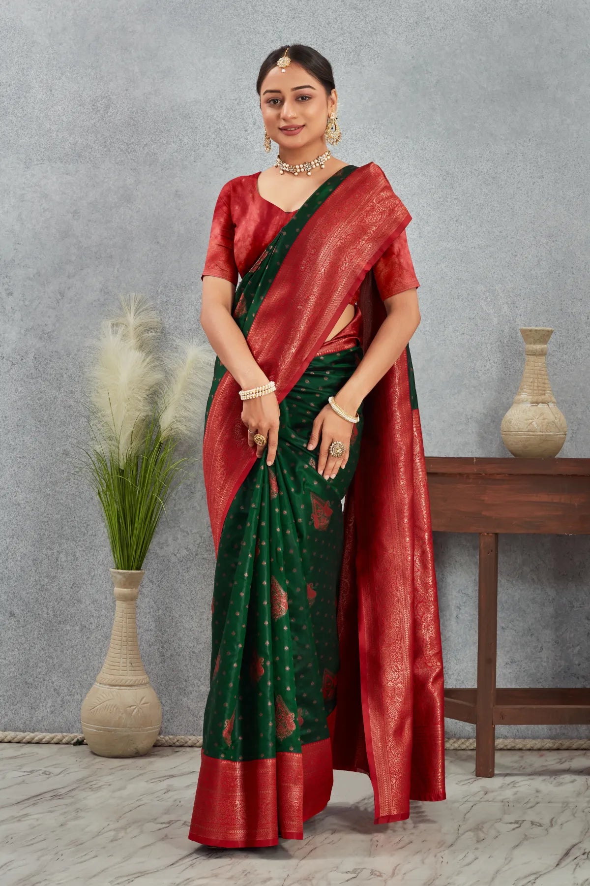 Regal Kanjivaram Silk Saree with Intricate Zari Weave