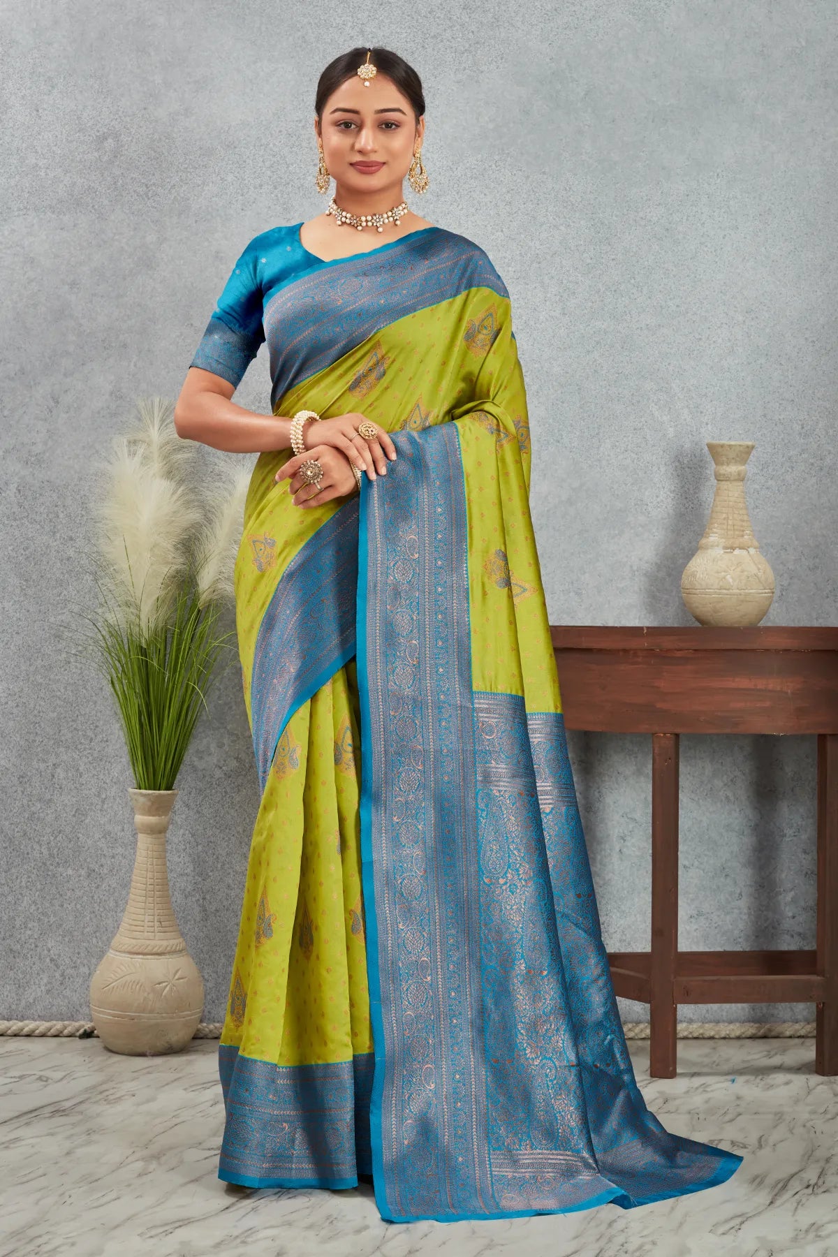 Regal Kanjivaram Silk Saree with Intricate Zari Weave