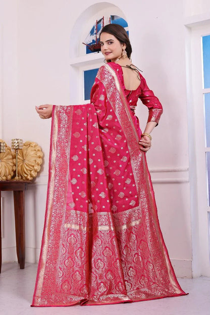 Traditional Banarasi Silk Saree with Luxurious Golden Detailing