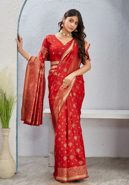 Traditional Banarasi Silk Saree with Luxurious Golden Detailing