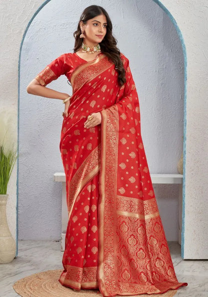 Traditional Banarasi Silk Saree with Luxurious Golden Detailing